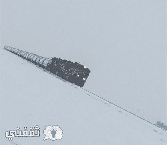 صورة قطار فوسفات يسير وسط الثلوج في المملكة العربية السعودية بمنطقة عرعر