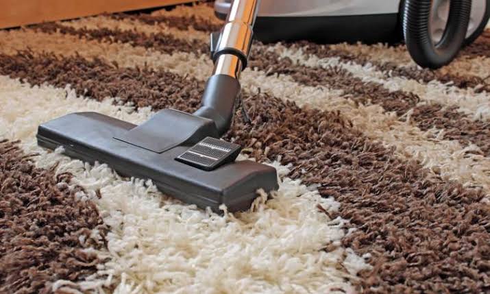 طريقة تنظيف وغسيل السجاد الشاج في المنزل بسهولة