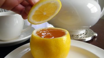 مشروب الماء الدافئ مع العسل والليمون