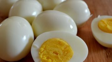 هل تعلم ماذا يحدث للجسم عند المداومة على تناول البيض يومياً؟!