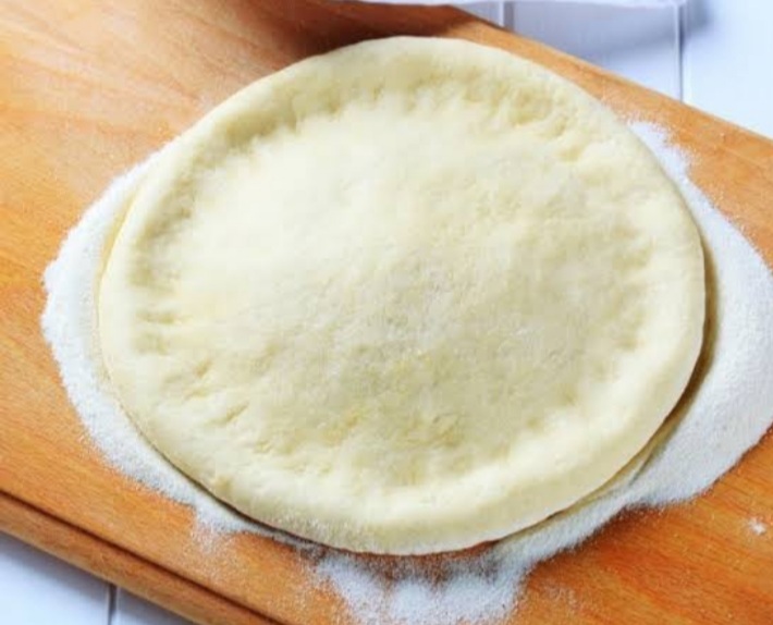 بخطوات سهلة وبسيطة… طريقة عمل عجينة البيتزا