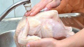اضرار غسل الدجاج بالماء قبل الطهي