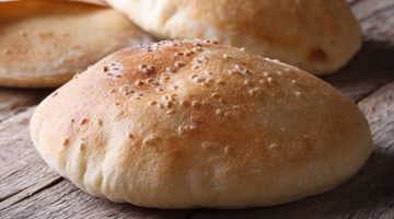 خبز عربي منفوخ