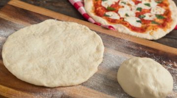 طريقة عمل عجينة البيتزا