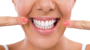 ابتسامة النجوم.. 7 وصفات طبيعية لتبيض الأسنان