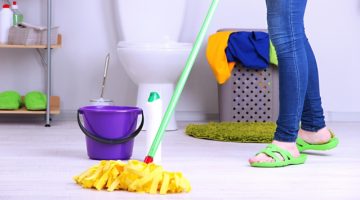 تنظيف الحمامات وتعقيمها وتطهيرها