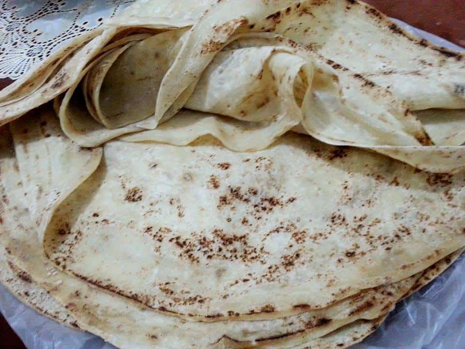 طريقة عمل خبز الصاج السعودي الرقيق في المنزل بخطوات بسيطة
