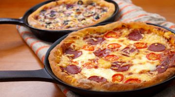 بيتزا الطاسة السائلة بدون فرن بطعم إيطالي أصلي لأسرع إفطار وعشاء