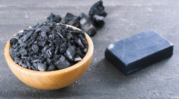 طريقة عمل صابون الفحم الرهيب لتفتيح البشرة وتنظيف البشرة الدهنية