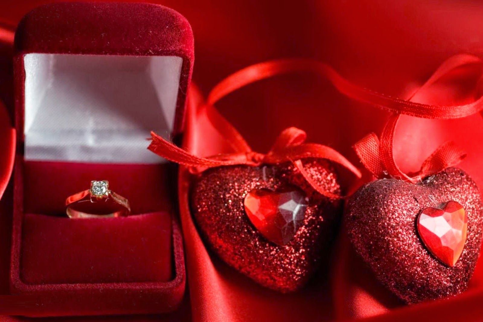 رسائل عيد الجب 2021 أجمل كلمات ومسجات تهنئة بعيد الحب وصور رومانسية رائعة ثقفني