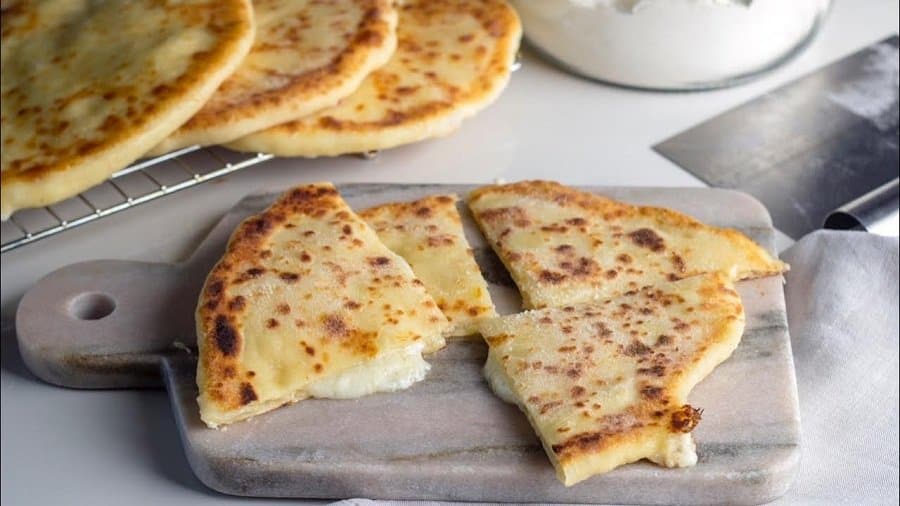 خبز بالجبن