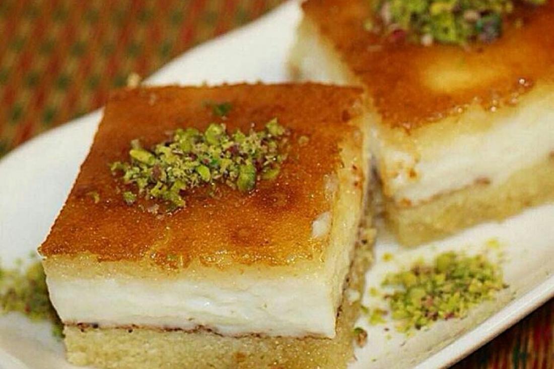طريقة عمل البسبوسة بالقشطة في المنزل بسهولة وطعم ولا ألذ