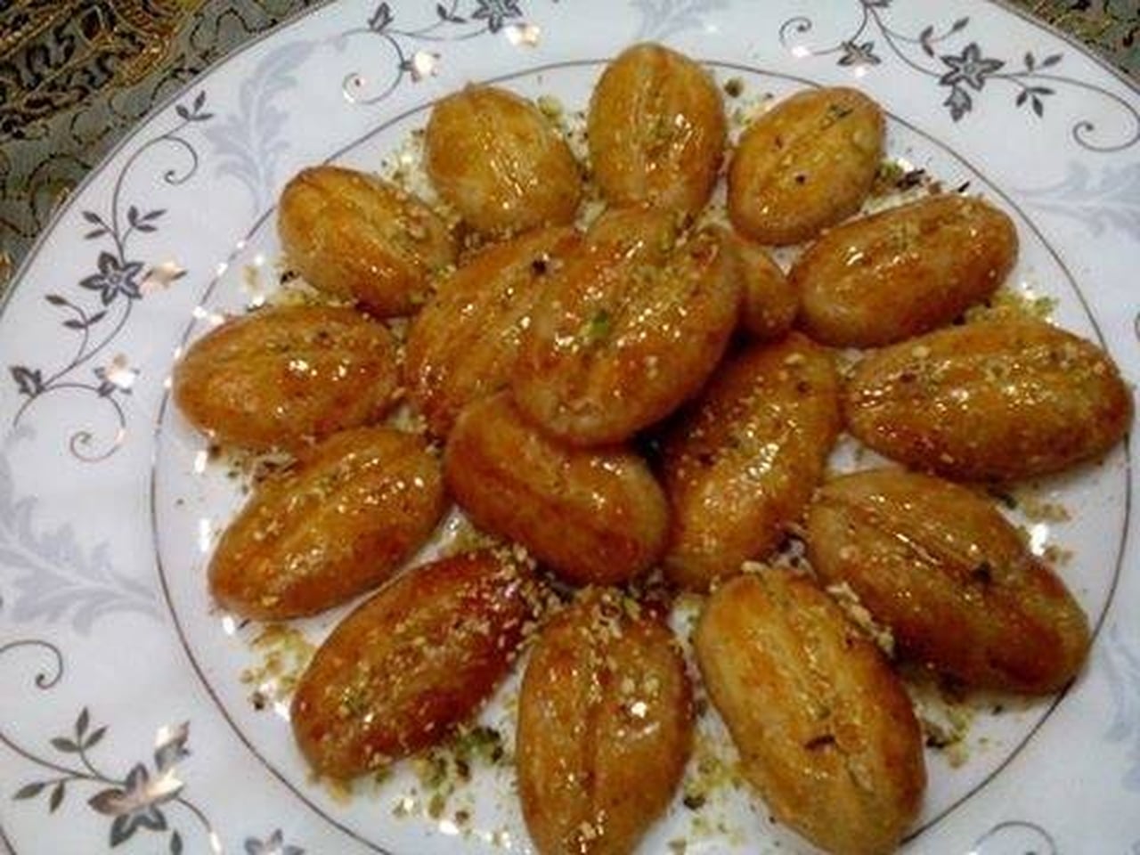 طريقة عمل رموش الست بجوز الهند اللذيذة في المنزل بسهولة وبساطة