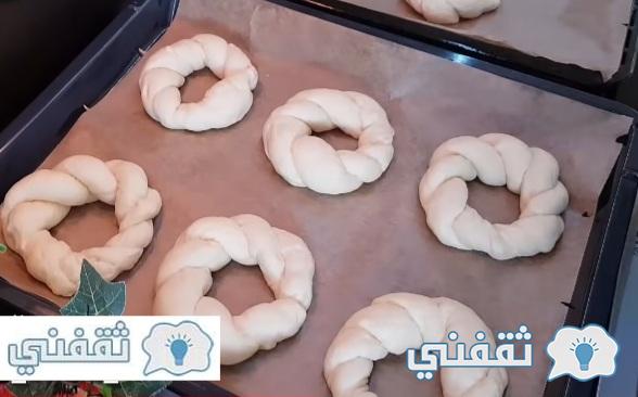نقوم-برص-الكعك-في-صينية-فرن