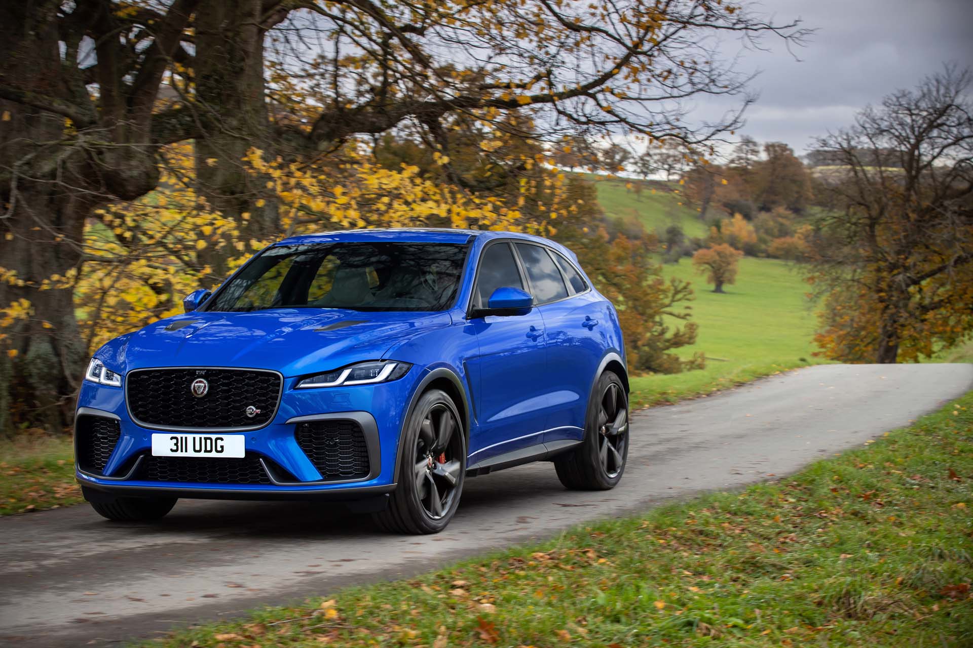 ثقفني | مواصفات سيارة جاكوار F-Pace SVR الفيس ليفت موديل 2021 وسعرها في السعودية #جاكوار #جاكوار_2020 #جاكوار_اف_بيس