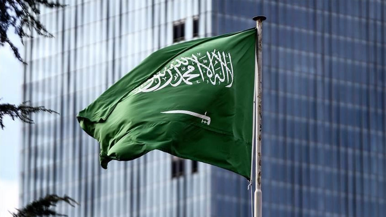 موعد وقف تمديد العمل بالإجراءات الاحترازية لكورونا بالسعودية