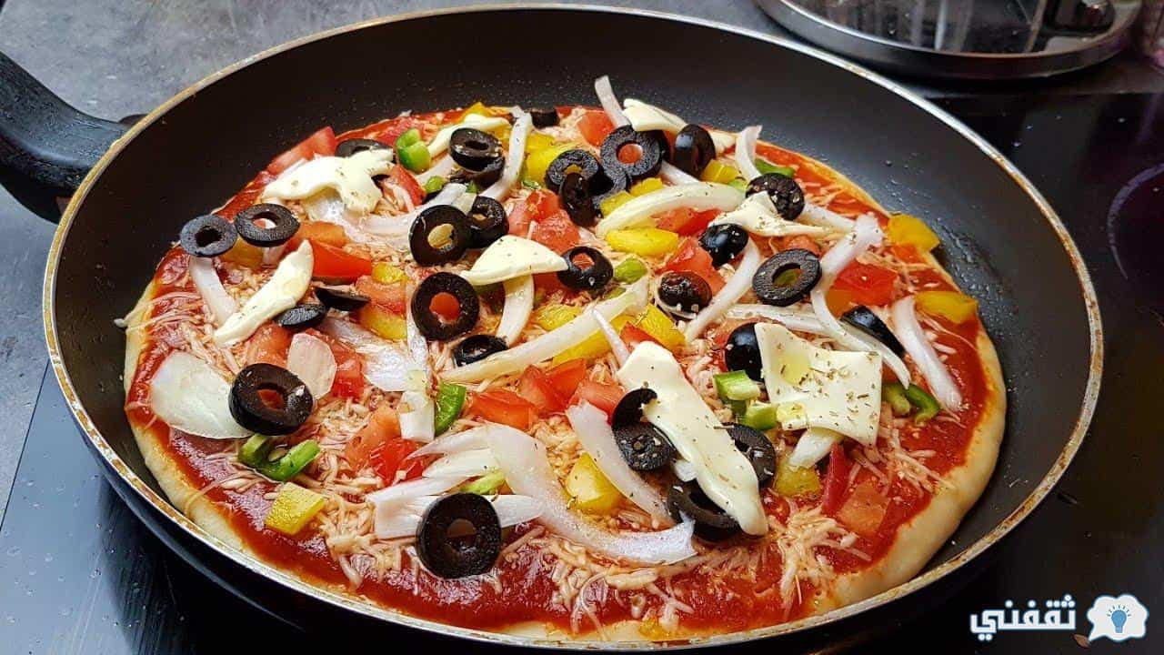 طريقة عمل بيتزا الطاسة خلال دقائق فقط بدون خميرة أو فرن بكل سهولة طريقة عمل بيتزا الطاسة في 10 دقائق فقط بدون خميرة أو فرن