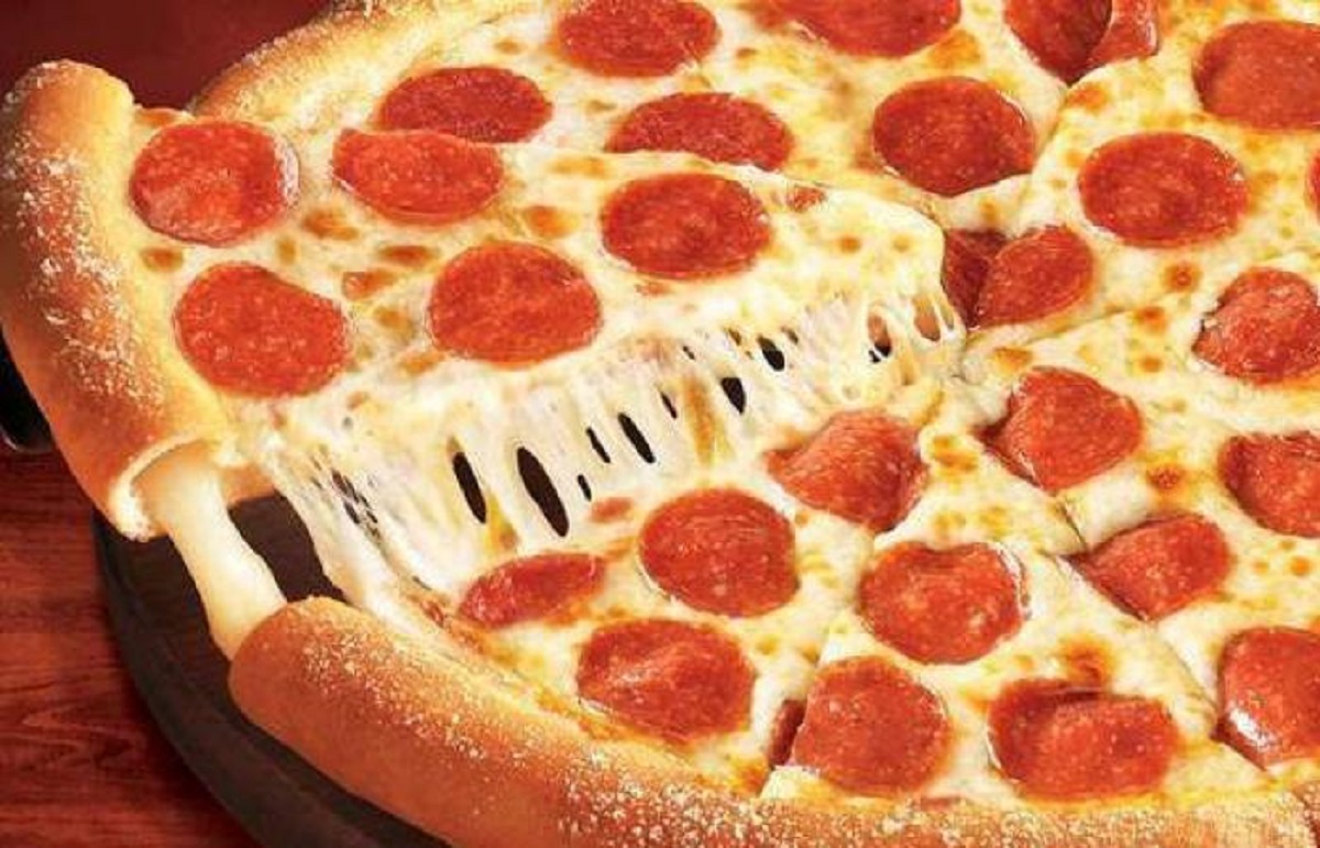 طريقة عمل بيتزا ايطالي محشية الاطراف بالجبن