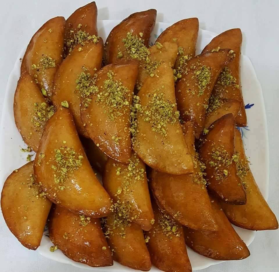 طريقة عمل القطايف بالمكسرات بصورة سهلة ومحترفة في المنزل