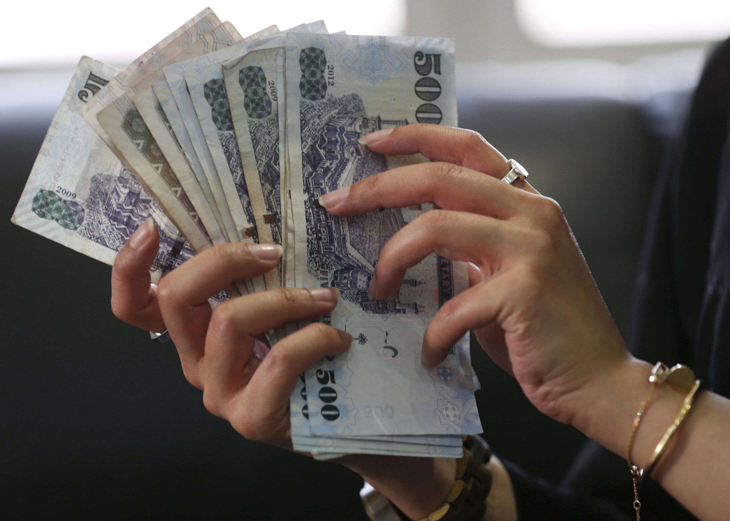 تمويل شخصي بدون ضامن يبدأ من 7000 ريال سعودي ميسر للنساء والرجال والمتقاعدين بنك البلاد