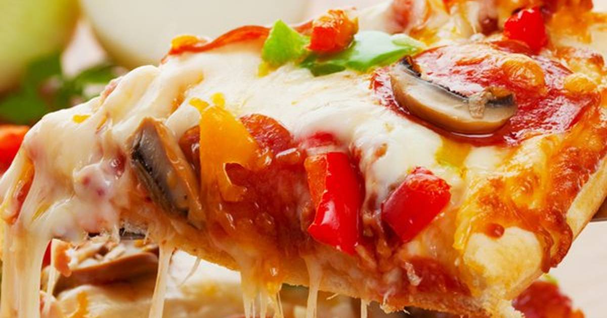 طريقة عمل البيتزا الإيطالي في المنزل بوصفة سهلة وسريعة