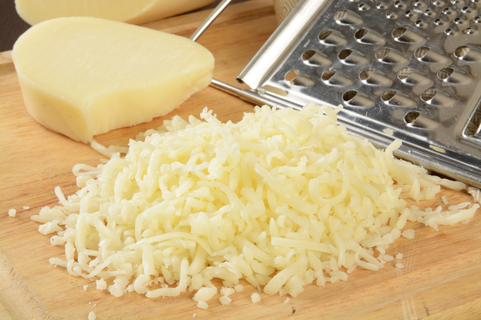 طريقة عمل الجبنة الموزاريلا في المنزل بأبسط الطرق