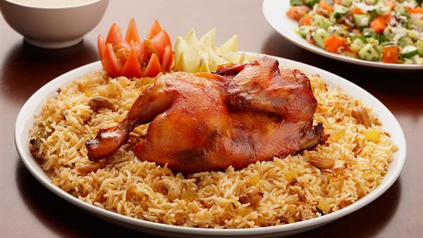 طريقة تحضير كبسة الدجاج الحمراء بطعم جديد لفطور رمضان