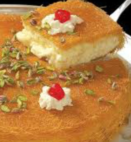 الكنافة بالقشطة واحدة من أشهر الحلويات الشهيرة في شهر رمضان المبارك