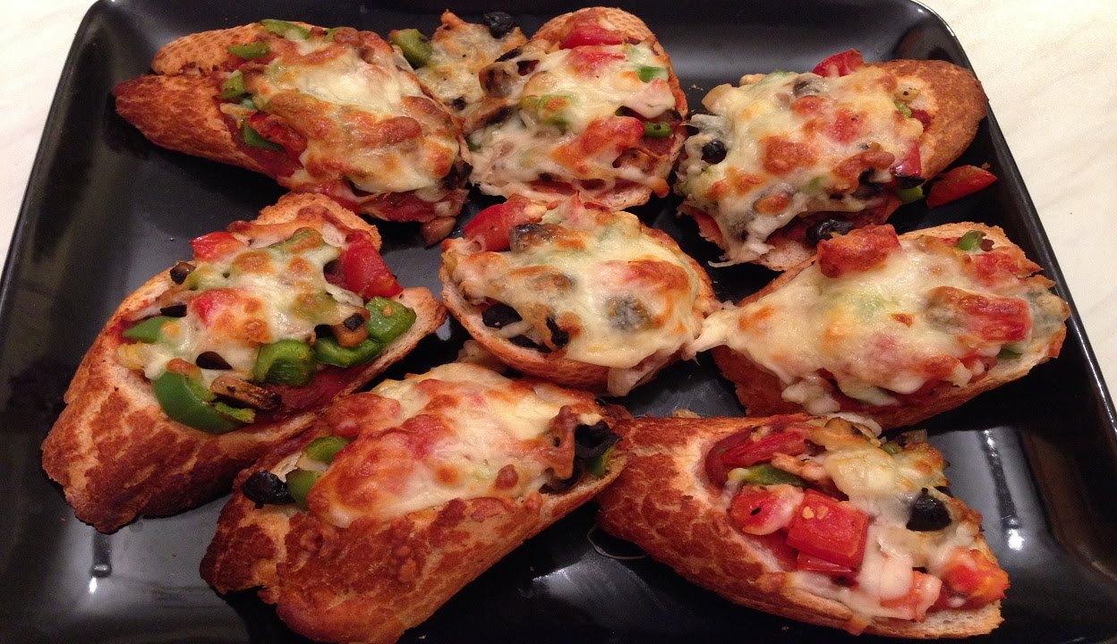 طريقة عمل البيتزا الفرنسية والخبز الفرنسي في المنزل بخطوات سريعة وسهلة للغاية