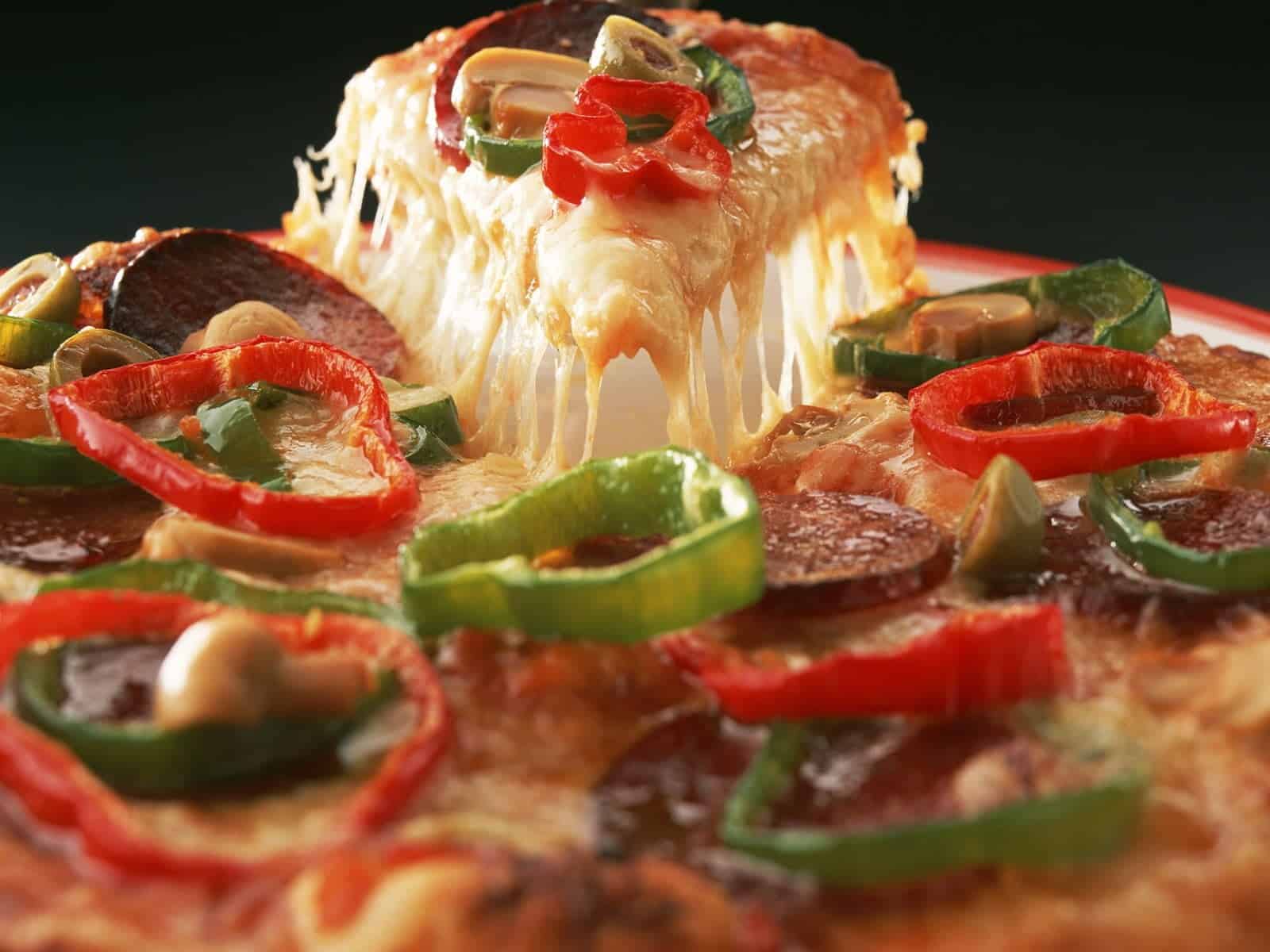 البيتزا وأسرار نجاحها وأهم إضافاتها مع ضمان الطعم الأصلي للبيتزا الإيطالية