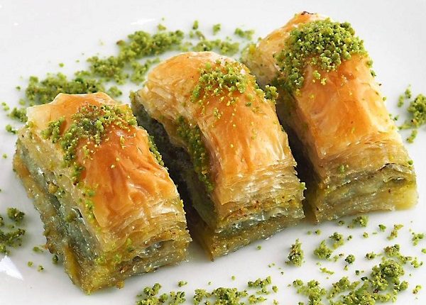 تحضير البقلاوة بسرعة وبطريقة محترفة في المنزل