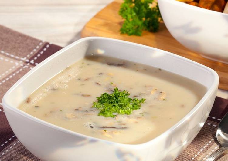 طريقة عمل شوربة البطاطس بالكريمة والمشروم في المنزل وبطع رائع