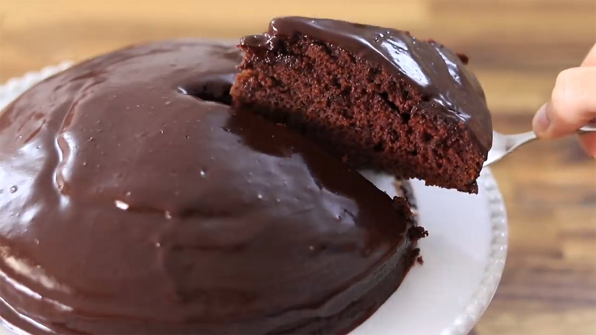 طريقة عمل كيكة شوكولاتة بالزبادي هشة جدا واسفنجية نتيجتها رائعة