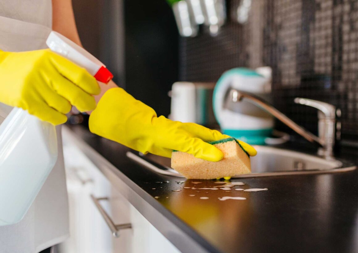 المحلول السحري الفوري لتنظيف رخام المطبخ.. يعيده جديد بدون دعك وبدون تجيير أو تآكل