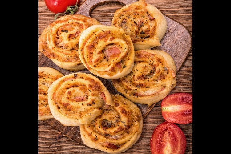 عمل البيتزا الغامضة الإيطالية