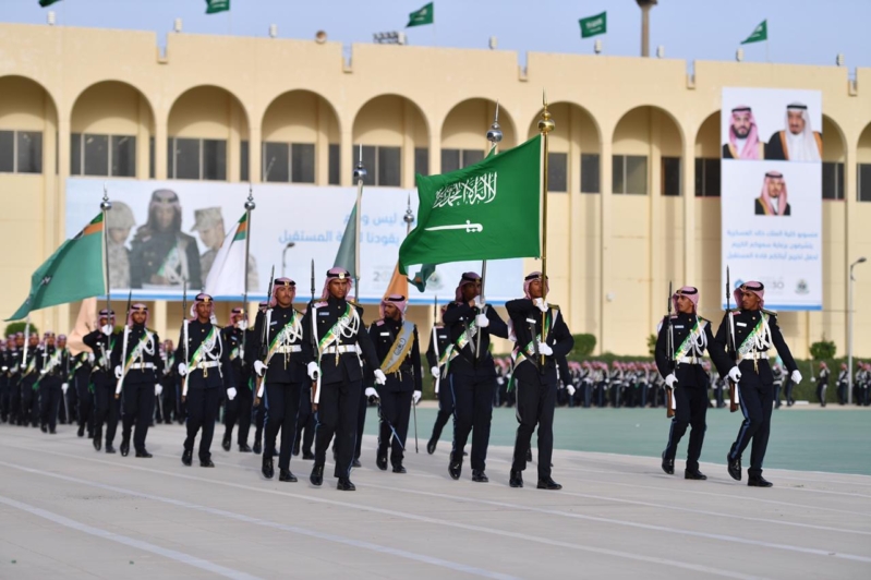 فتح باب القبول في كلية الملك خالد العسكرية للجامعيين والثانوية العامة 1443..الشروط ومواعيد التسجيل