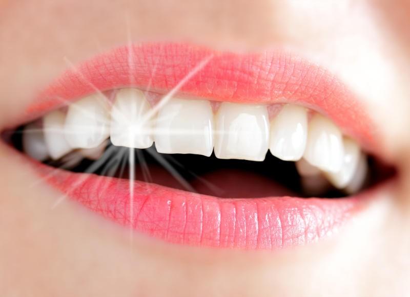 تبييض الاسنان بعدة طرق طبيعية منزلية وفى اقصر وقت