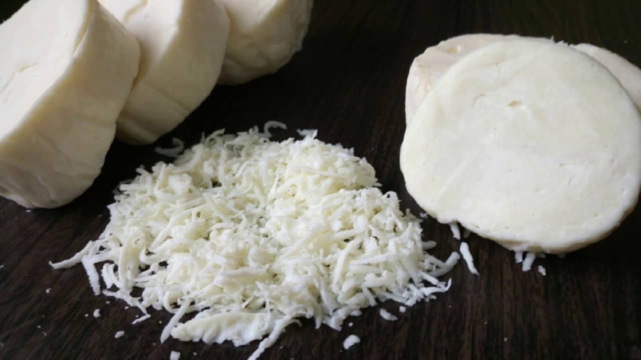 الجبنه الموتزاريلا المطاطيه الاصلية مثل الجاهزة تماما