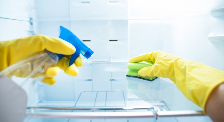 الخلطة الجبارة لتنظيف وتعقيم الثلاجة من الداخل والخارج