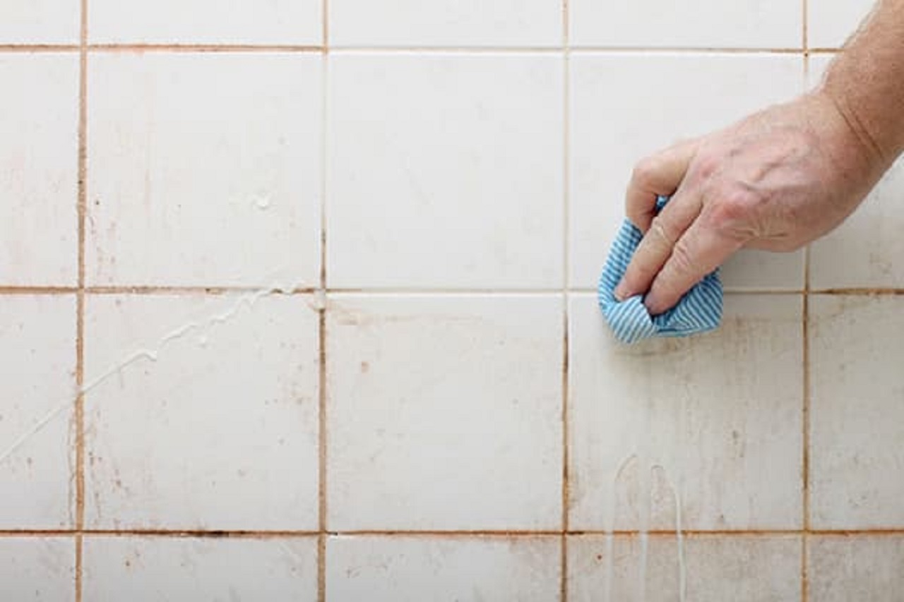 الخلطة الرهيبة لتنظيف الحمام بالكامل وازالة الجير بطريقة عبقرية بدون مجهود بمكون خطييير