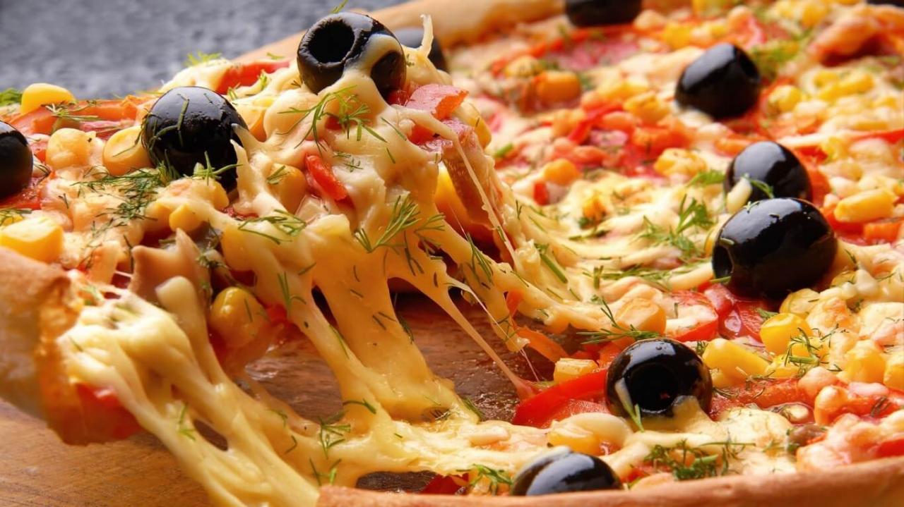 أسرار وتكات البيتزا الإيطالي بفواكه البحر: بطريقة سريعة 2021