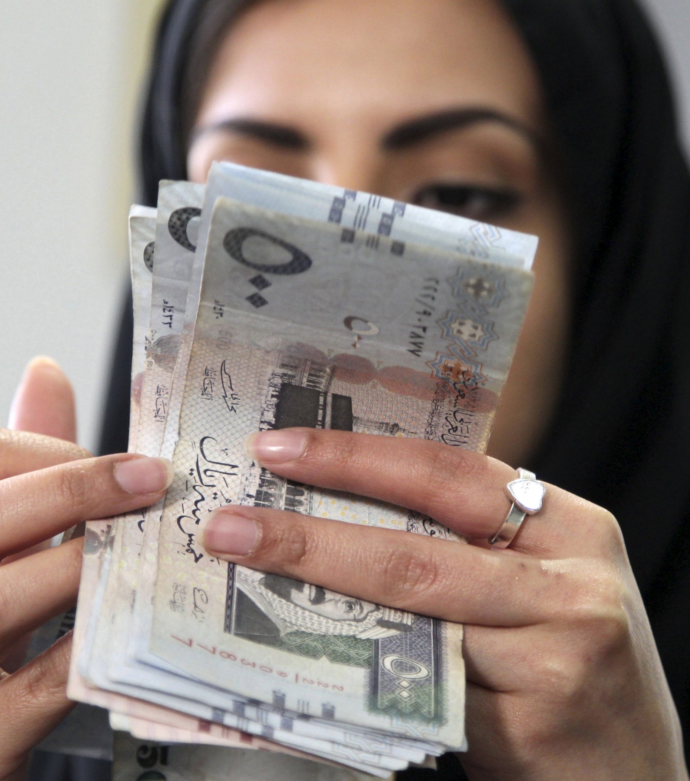 تمويل شخصي بدون ضامن البنك العربي الوطني ميسر للسعوديين والمقيمين نساء ورجال ومتقاعدين
