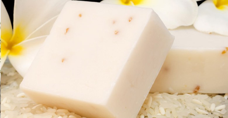 طريقة عمل خلطة صابونة دوف والأرز المطحون للتفتيح في المنزل وبأقل تكلفة