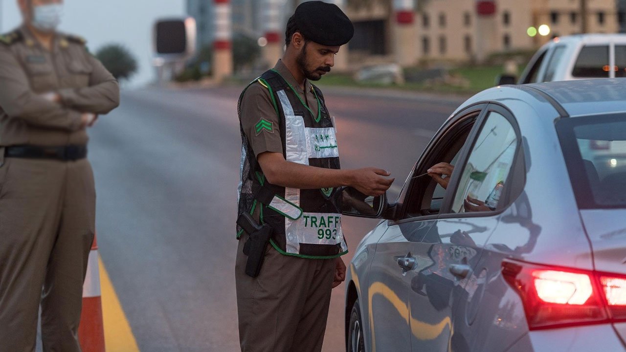 هل تم ربط المخالفات المرورية بمخالفات المواقف الآلية؟ المرور يجيب