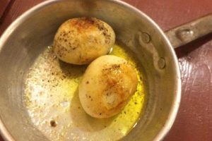طريقة عمل البيض المدحرج في السمن البلدي