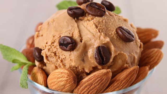 طريقة عمل آيس كريم القهوة و آيس كريم النوتيلا والخوخ بوصفة منزلية سهلة التحضير