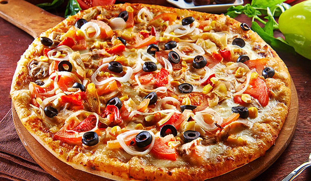 أفضل طريقة لعمل البيتزا الإيطالية هشه وطرية بخطوات سهلة وأفضل من المطاعم