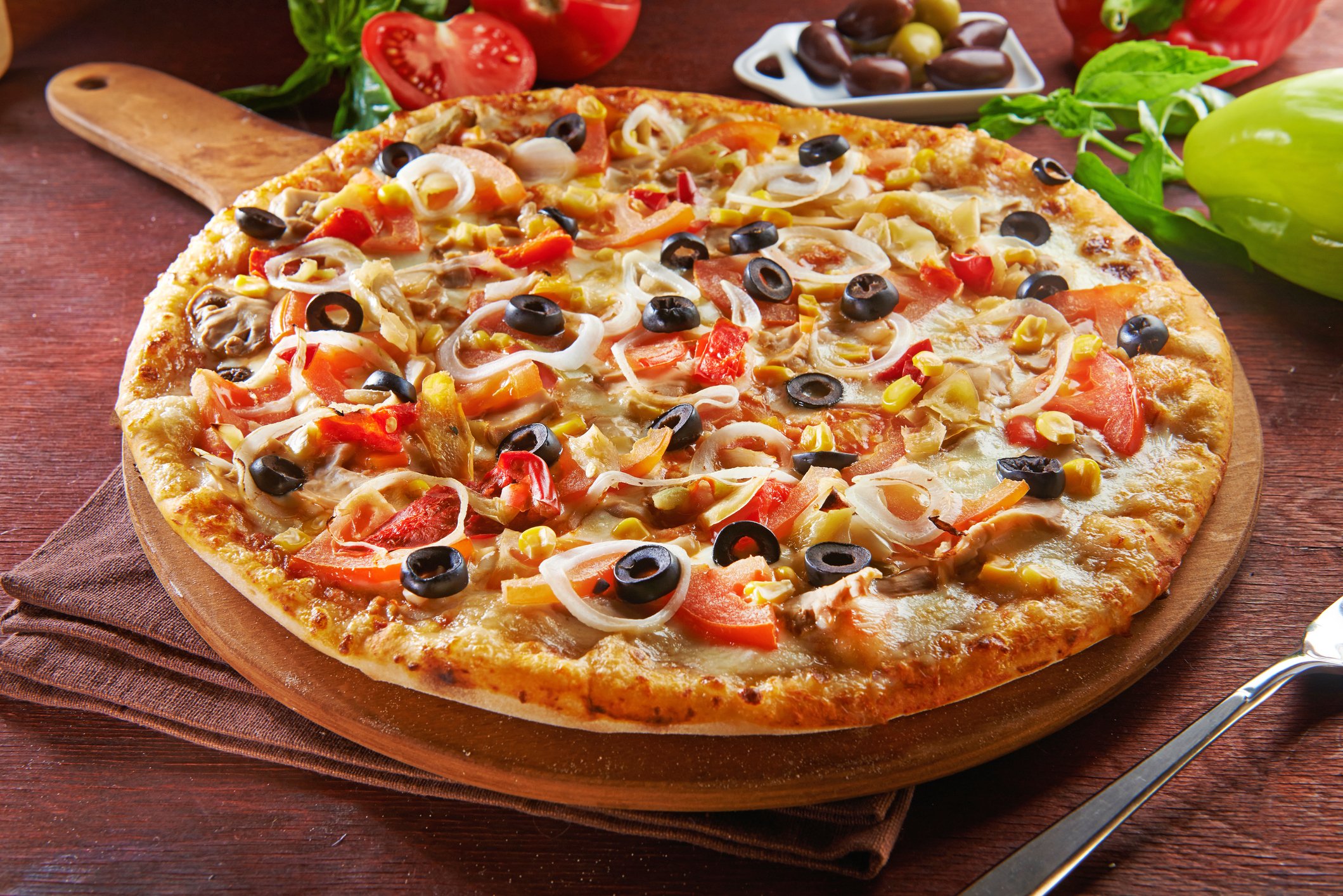 طرق جديدة لعمل البيتزا الإيطالية بطريقة سهلة وبسيطة مثل المطاعم