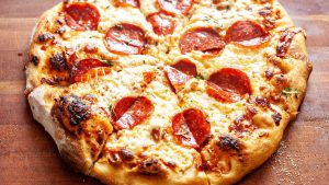 طريقة عمل البيتزا مثل المطاعم الكبيرة , وصفه سرية للعجينة الرقيقة وسيحان الجبنة