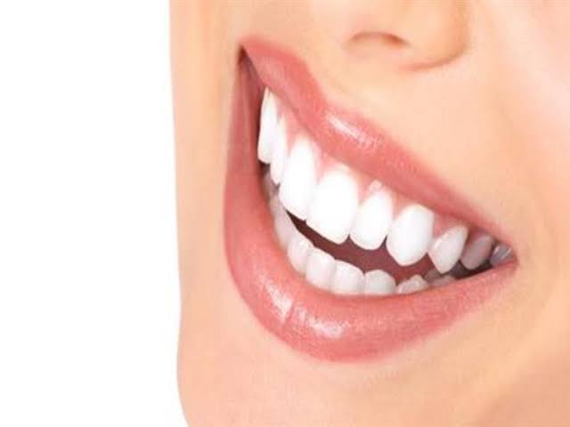 5 وصفات سحرية لتبييض الأسنان في البيت وهتشوفي النتيجة من أول مرة